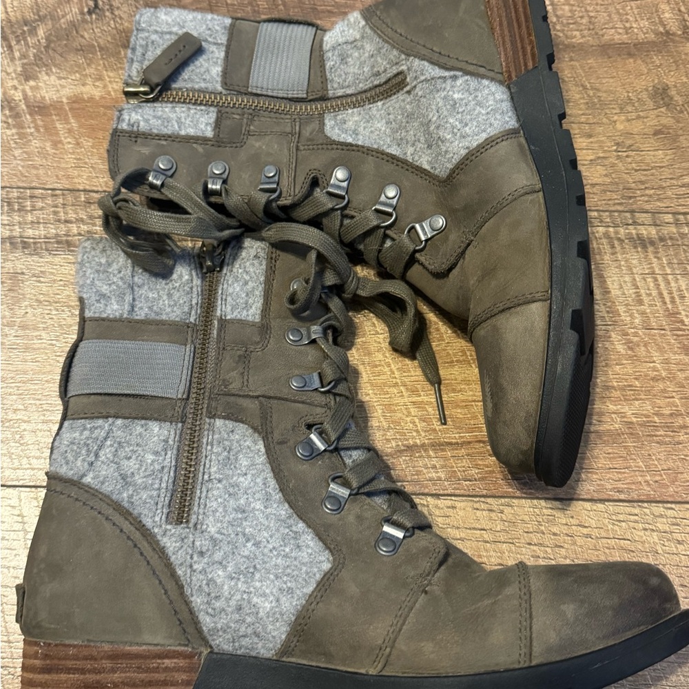 Sorel Women's Lace Up Olive and Grey Boots - Picture 8 of 8